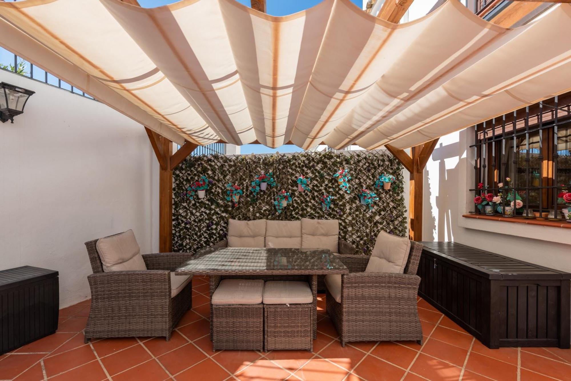 Stylish 3 Bed House 2 Bathrooms, With Patio, Roof Terrace And Communal Pool 5 Minutes Away From The Beautiful Spanish White Village Of Casares Pueblo And Only 20 Mins From The Sea Exterior foto